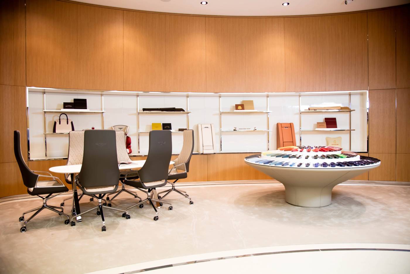 ifo-interior-design-bentley-car-showrooms (4)